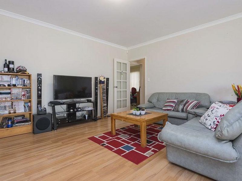 2 Manuel Crescent, Redcliffe WA 6104