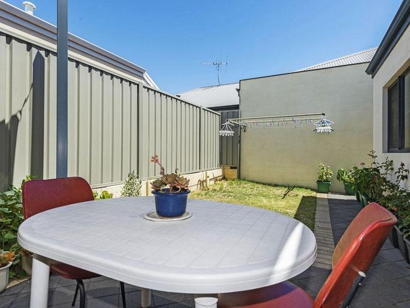 2 Manuel Crescent, Redcliffe WA 6104