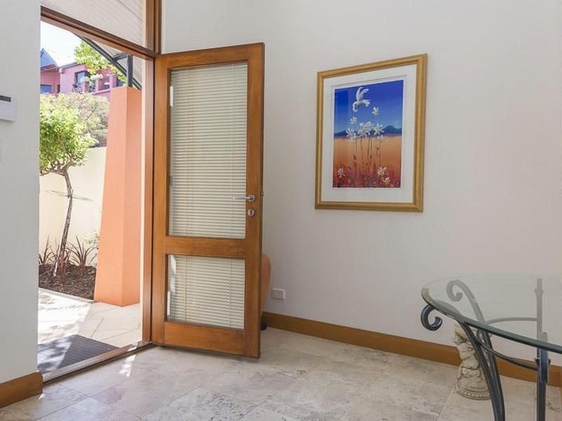 18 Jewell Lane, East Perth WA 6004