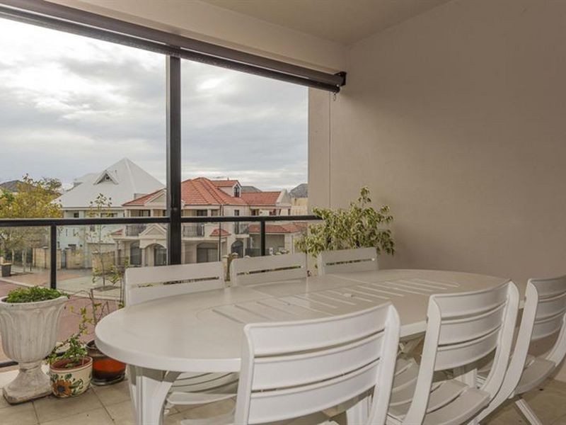 8/25 Haig Park Circle, East Perth WA 6004