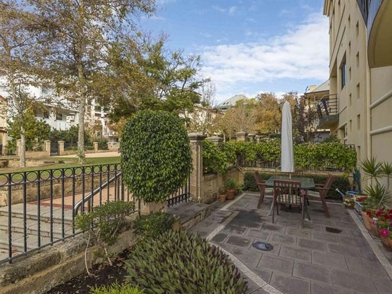 22B Haig Park Circle, East Perth WA 6004