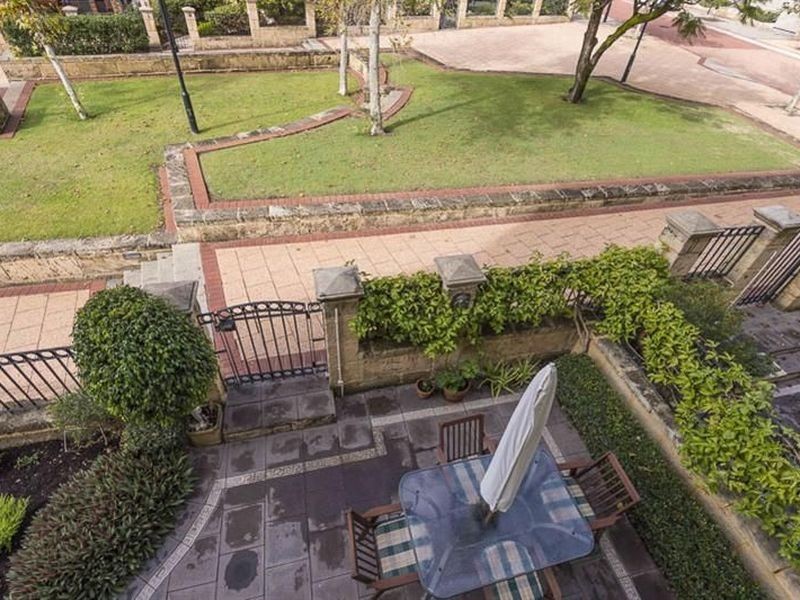 22B Haig Park Circle, East Perth WA 6004