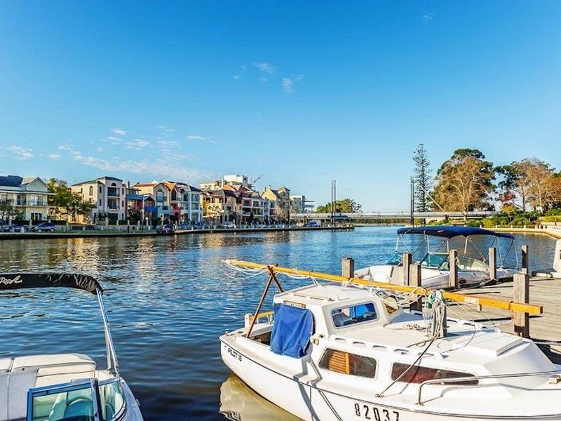 4/2 Henry Lawson Walk, East Perth WA 6004
