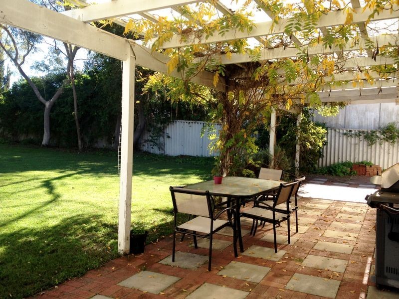 17 Mountjoy Road, Nedlands WA 6009