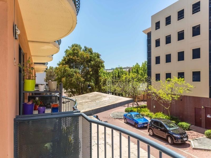1/11 Regal Place, East Perth WA 6004