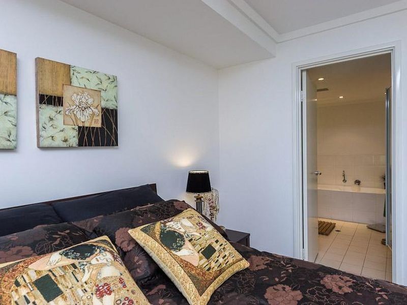 21/138 Mounts Bay Road, Perth WA 6000