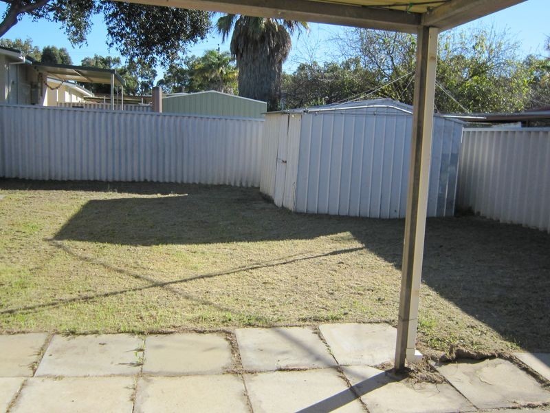 2 Hatfield Way, Girrawheen WA 6064