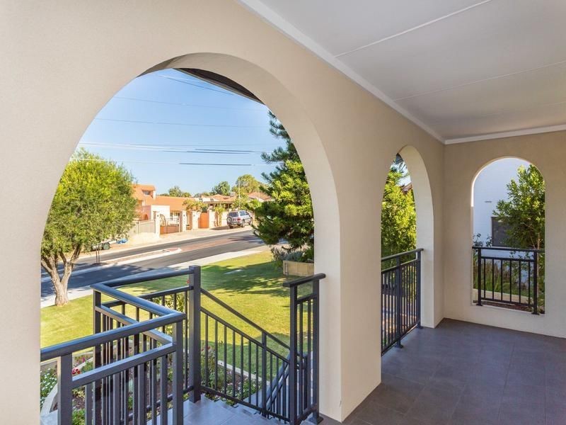 8 Milverton Avenue, Karrinyup WA 6018