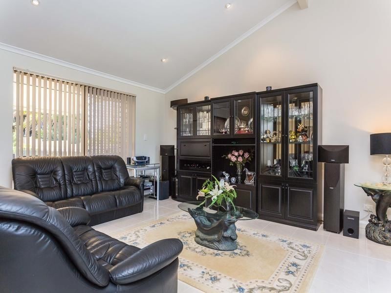 8 Milverton Avenue, Karrinyup WA 6018