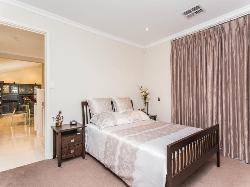 8 Milverton Avenue, Karrinyup WA 6018