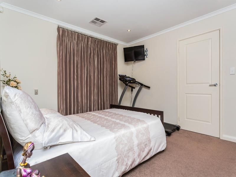 8 Milverton Avenue, Karrinyup WA 6018