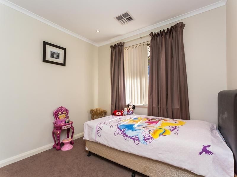 8 Milverton Avenue, Karrinyup WA 6018