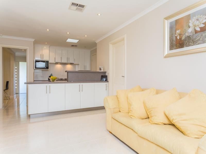 8 Milverton Avenue, Karrinyup WA 6018