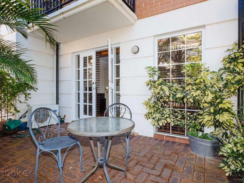 2/19 Little Shenton Lane, Northbridge WA 6003