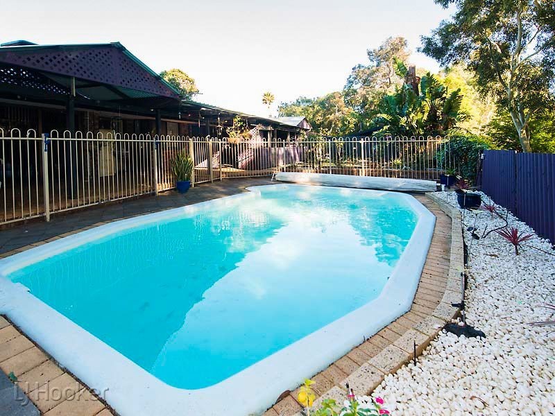 5 Marlock Court, Forrestfield WA 6058