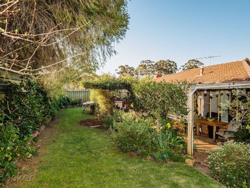 8 Coachwood Gardens, Ballajura WA 6066