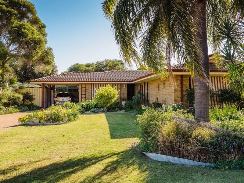 8 Coachwood Gardens, Ballajura WA 6066