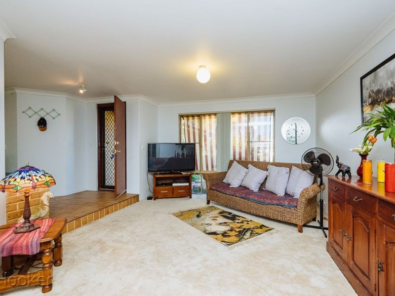 8 Coachwood Gardens, Ballajura WA 6066