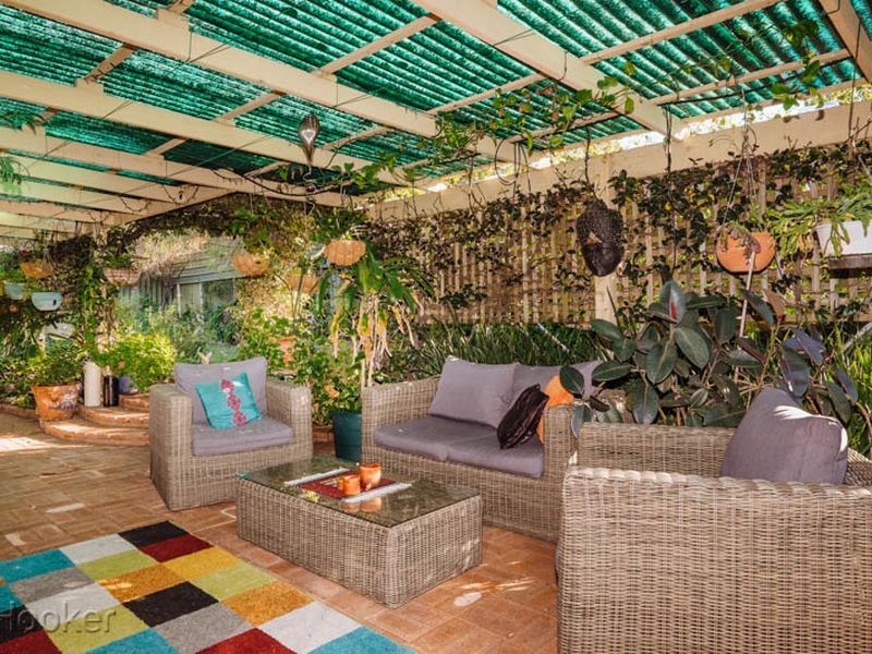 8 Coachwood Gardens, Ballajura WA 6066