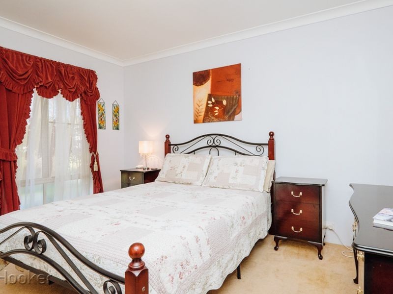 8 Coachwood Gardens, Ballajura WA 6066