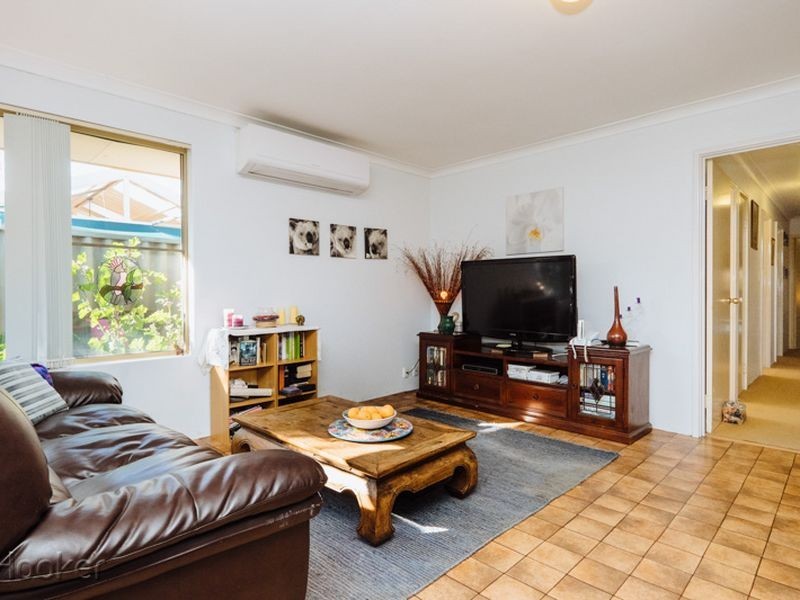 8 Coachwood Gardens, Ballajura WA 6066