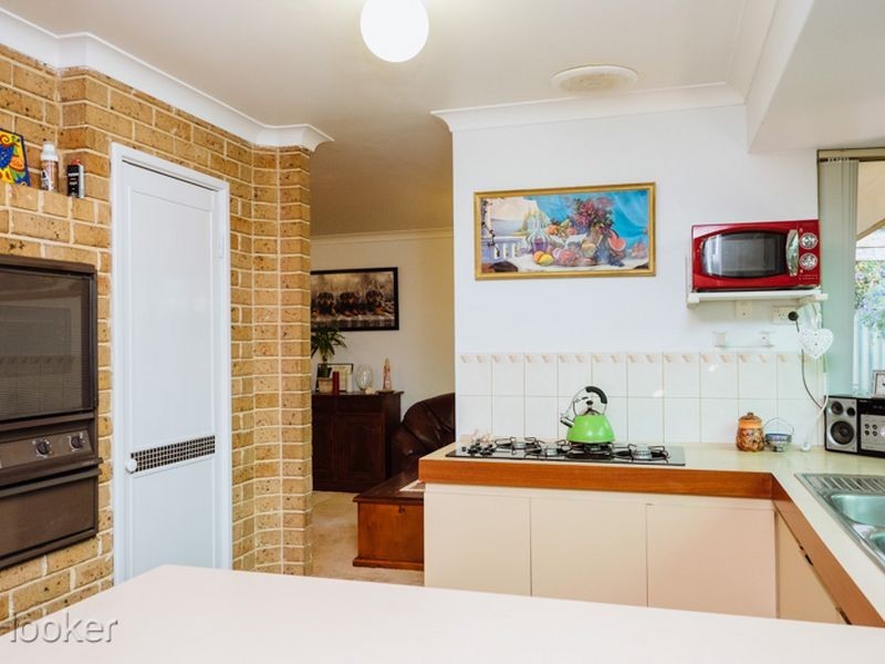 8 Coachwood Gardens, Ballajura WA 6066