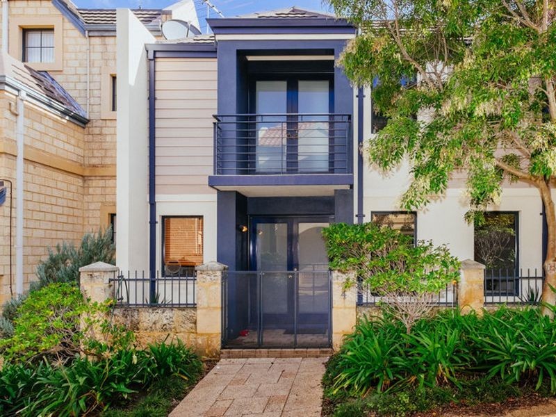 4 Flagstaff Lane, East Perth WA 6004