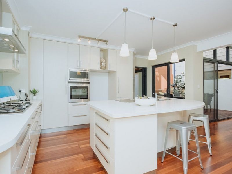 4 Flagstaff Lane, East Perth WA 6004