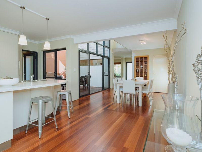 4 Flagstaff Lane, East Perth WA 6004