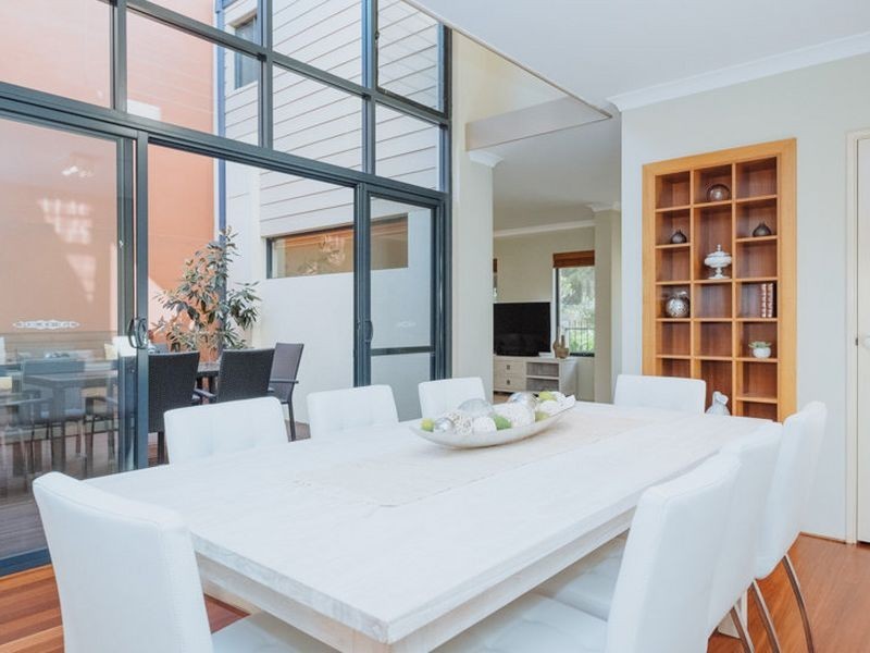 4 Flagstaff Lane, East Perth WA 6004