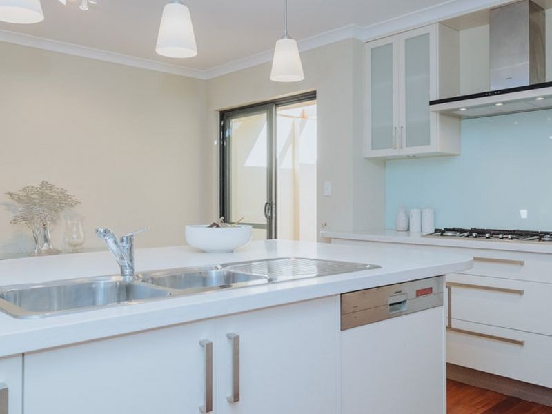 4 Flagstaff Lane, East Perth WA 6004