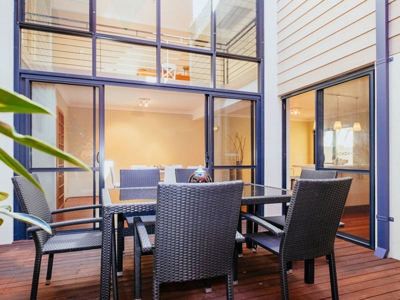 4 Flagstaff Lane, East Perth WA 6004