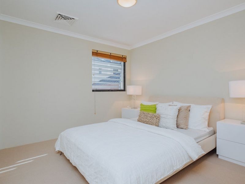 4 Flagstaff Lane, East Perth WA 6004