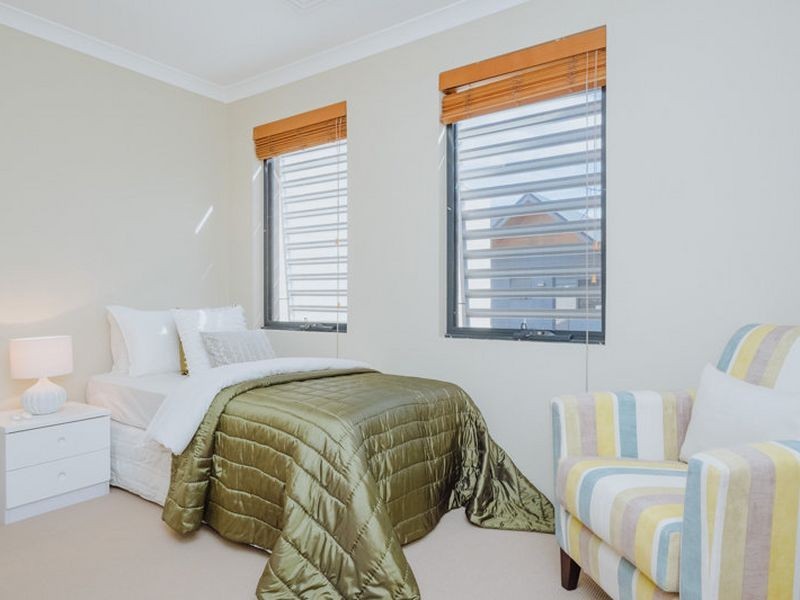 4 Flagstaff Lane, East Perth WA 6004