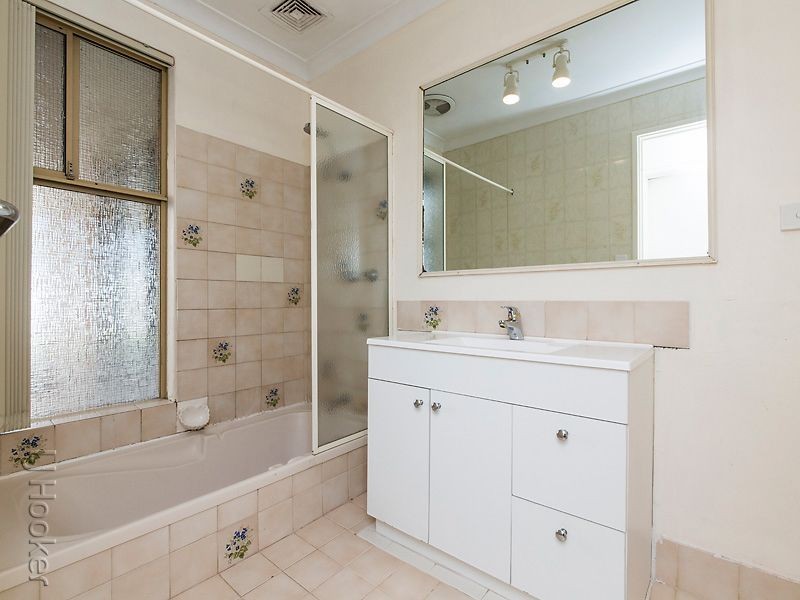 17 Trevallyn Gardens, South Lake WA 6164