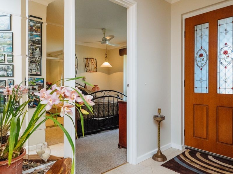 6 Coachwood Gardens, Ballajura WA 6066