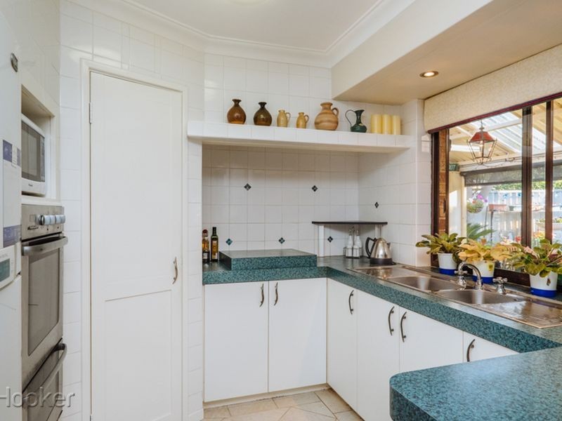 6 Coachwood Gardens, Ballajura WA 6066