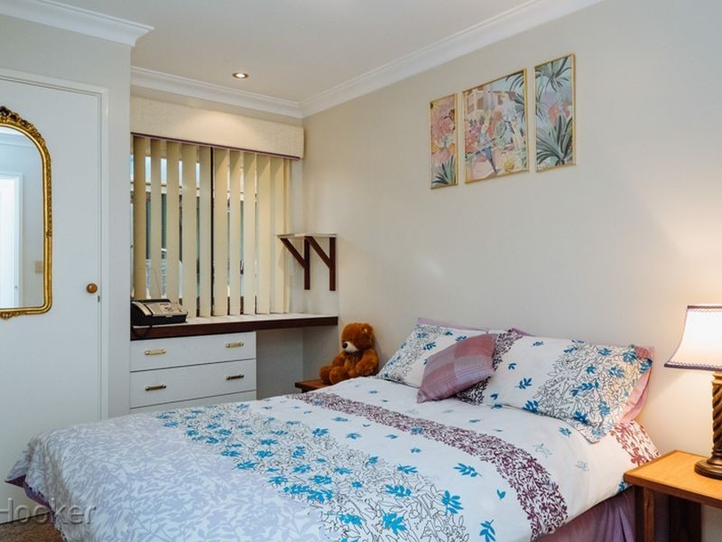 6 Coachwood Gardens, Ballajura WA 6066