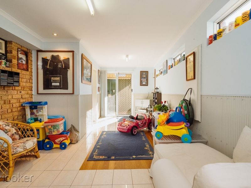 6 Coachwood Gardens, Ballajura WA 6066