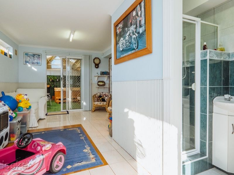 6 Coachwood Gardens, Ballajura WA 6066