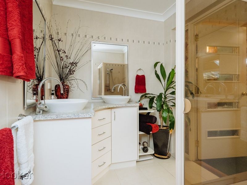 6 Coachwood Gardens, Ballajura WA 6066