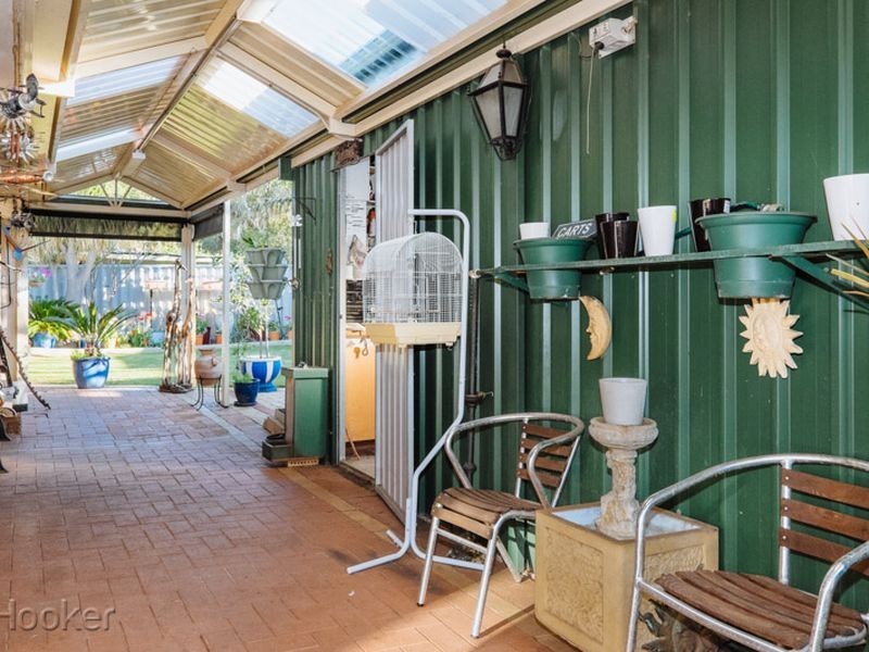 6 Coachwood Gardens, Ballajura WA 6066