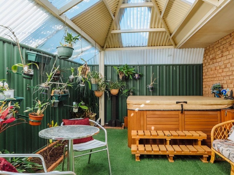 6 Coachwood Gardens, Ballajura WA 6066