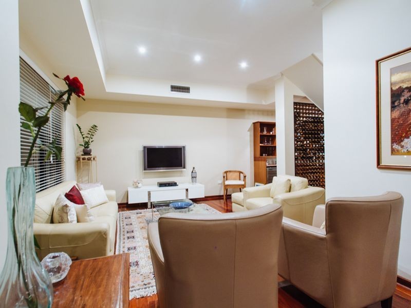 8 Jewell Lane, East Perth WA 6004