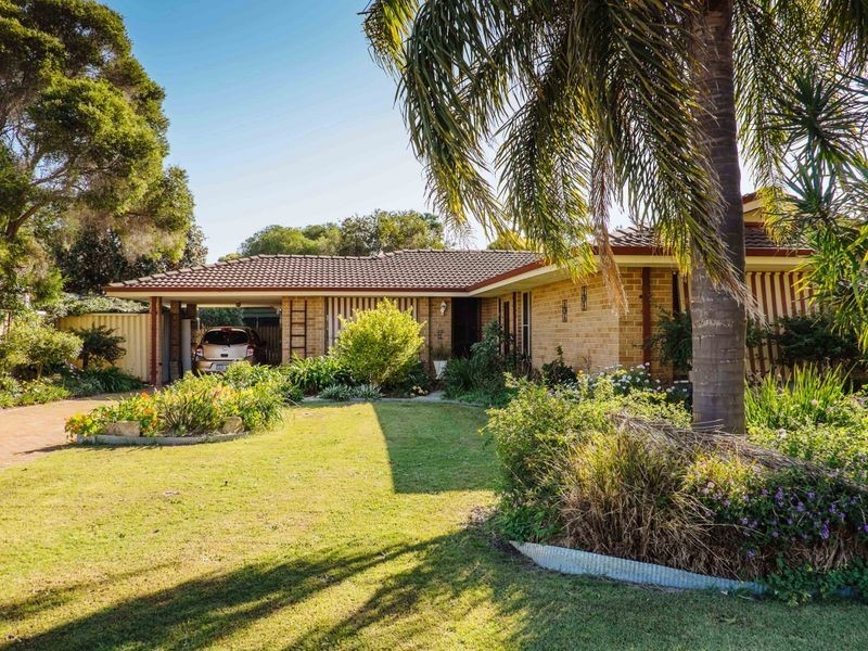 8 Coachwood Gardens, Ballajura WA 6066