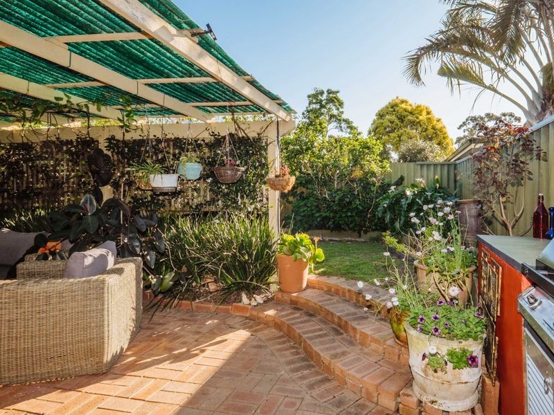 8 Coachwood Gardens, Ballajura WA 6066