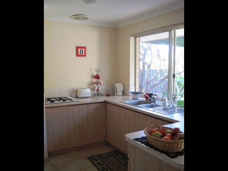 2/24 Mozart Mews, Rivervale WA 6103