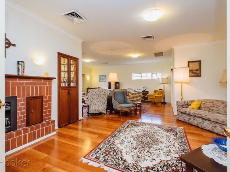 43 Pepler Avenue, Salter Point WA 6152