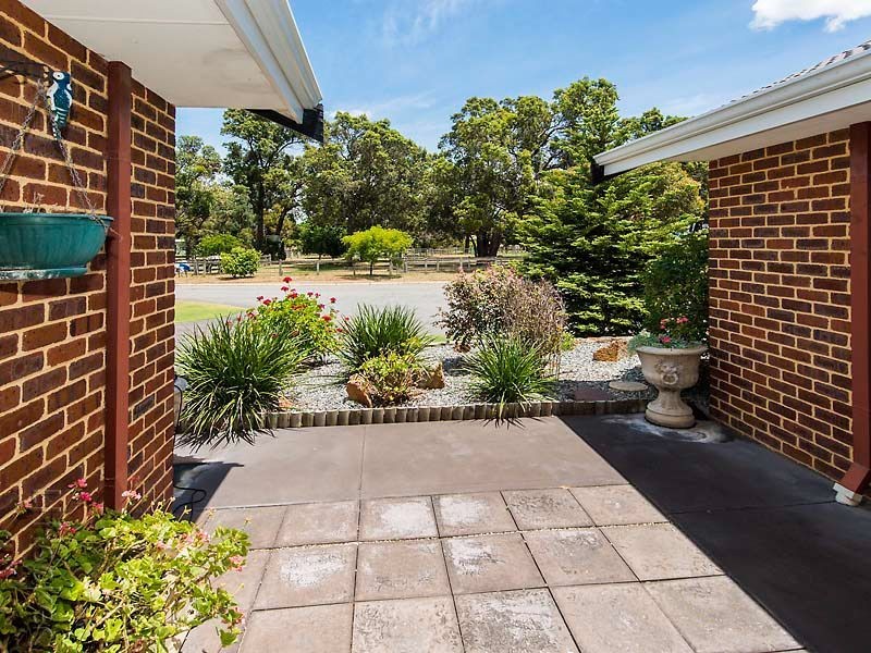 18 Jubata Court, Maida Vale WA 6057