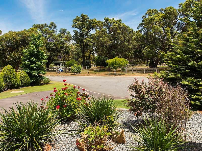 18 Jubata Court, Maida Vale WA 6057